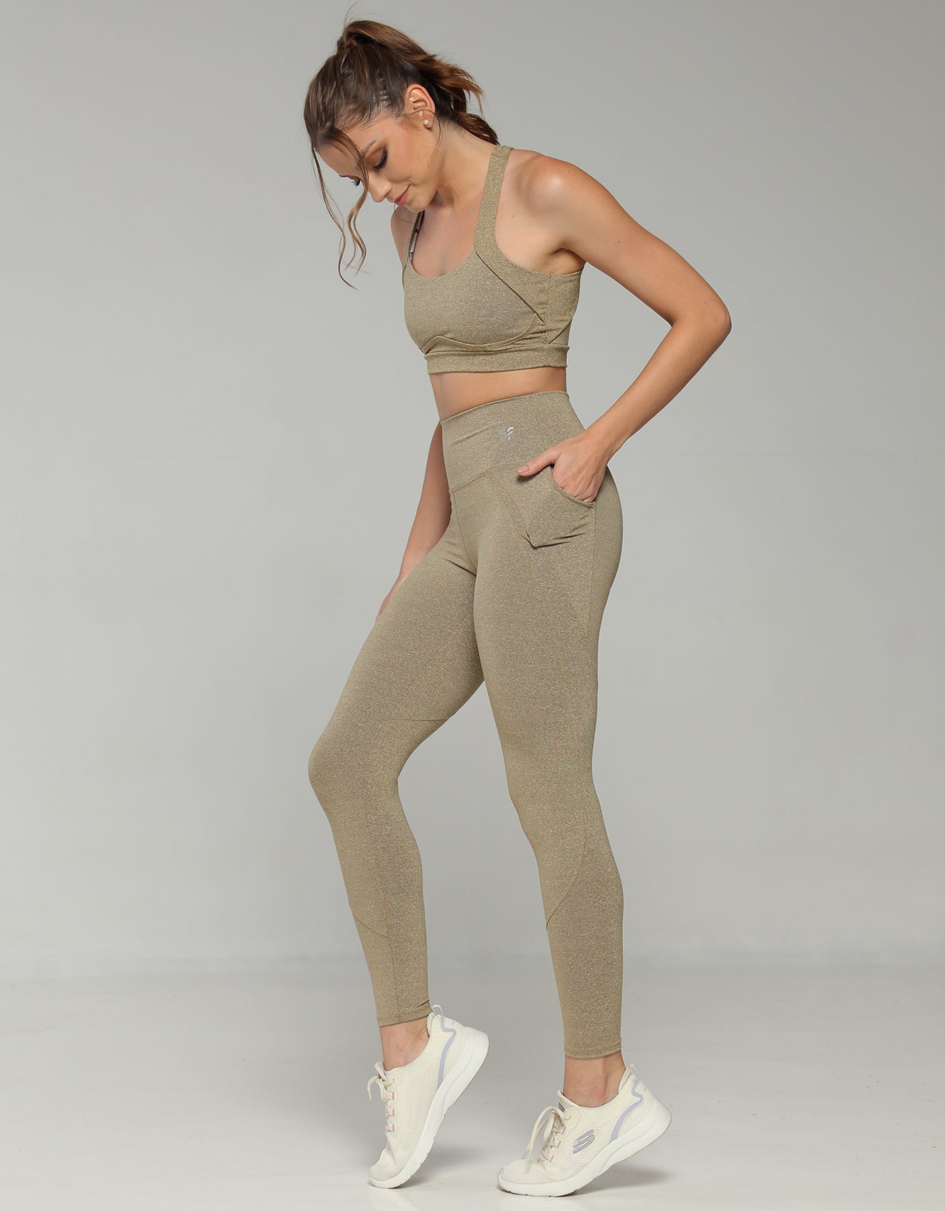 LEGGING TEXTURIZADO TIRO ALTO CON COMPRESIÓN MEDIA Y BOLSILLO LATERAL