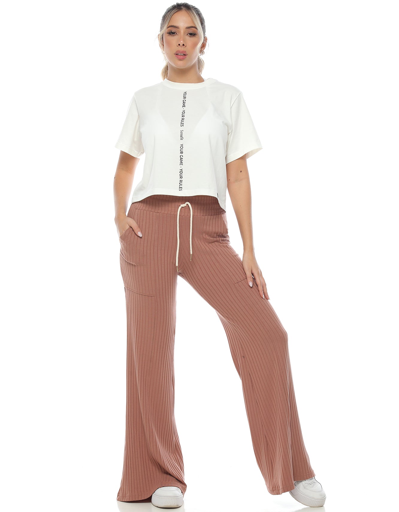 PANTALÓN FLARE EN RIB CON BOLSILLOS Y CORDÓN AJUSTABLE EN CINTURA