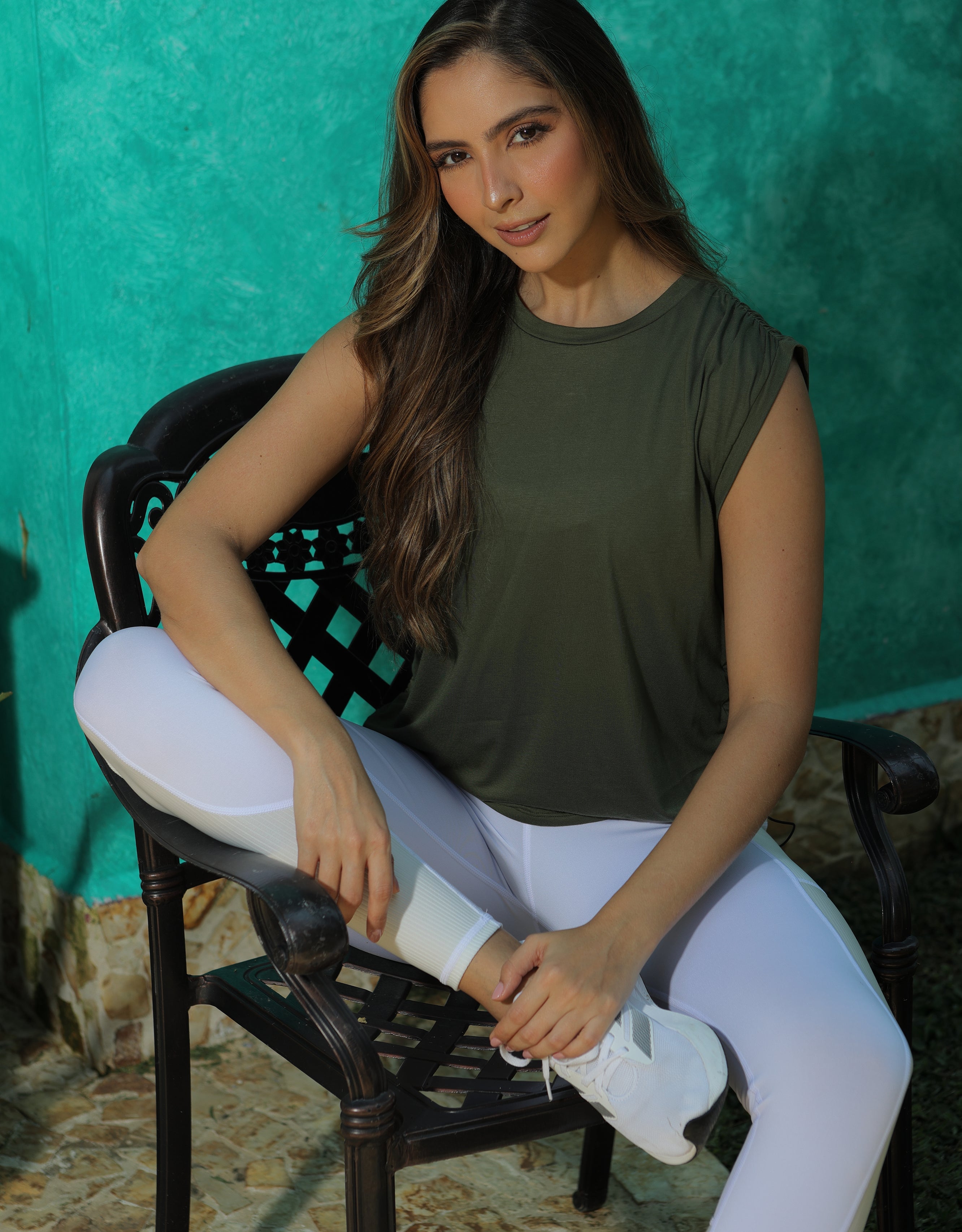 Blusa en viscosa con laterales ajustables