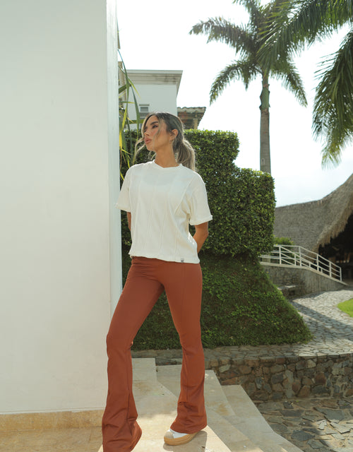 Load image into Gallery viewer, T-shirt en Rib algodón con cortes decorativos
