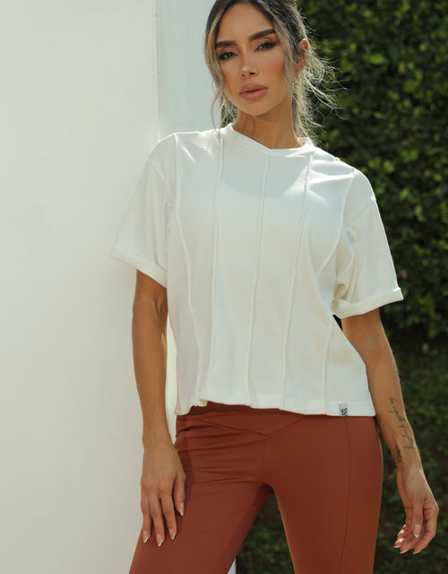 Load image into Gallery viewer, T-shirt en Rib algodón con cortes decorativos
